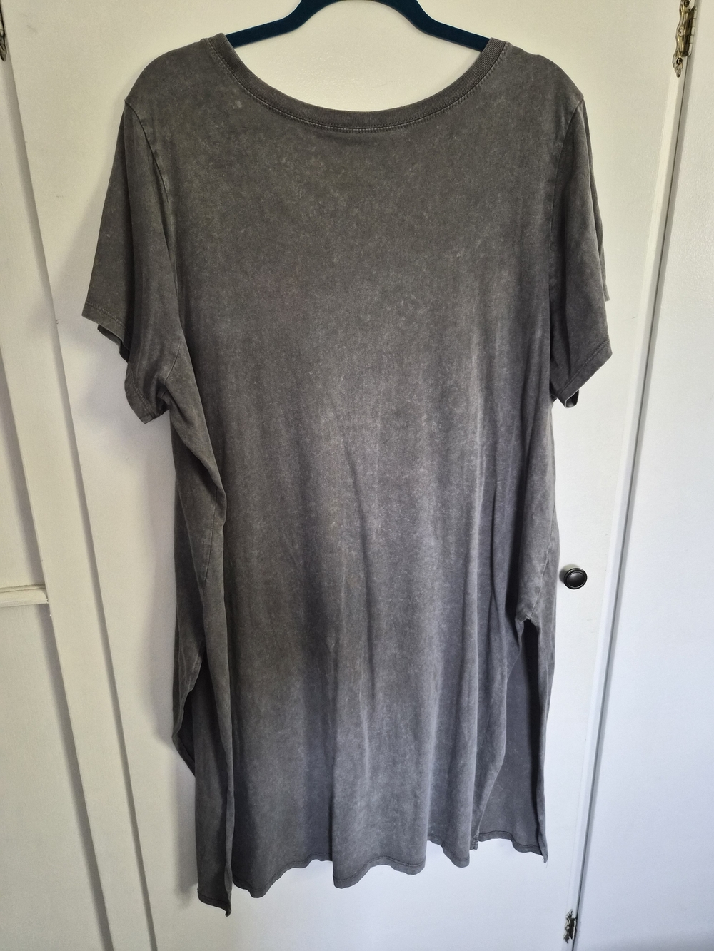 Torrid Pink Floyd The Dark Side of the Moon Graphic Tee Tunic Tshirt Size 3 - Picture 3 of 4